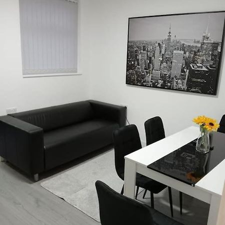 Roovi'S Nest Villa Nottingham Bagian luar foto