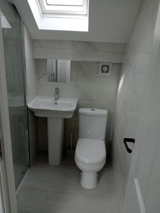 Roovi'S Nest Villa Nottingham Bagian luar foto
