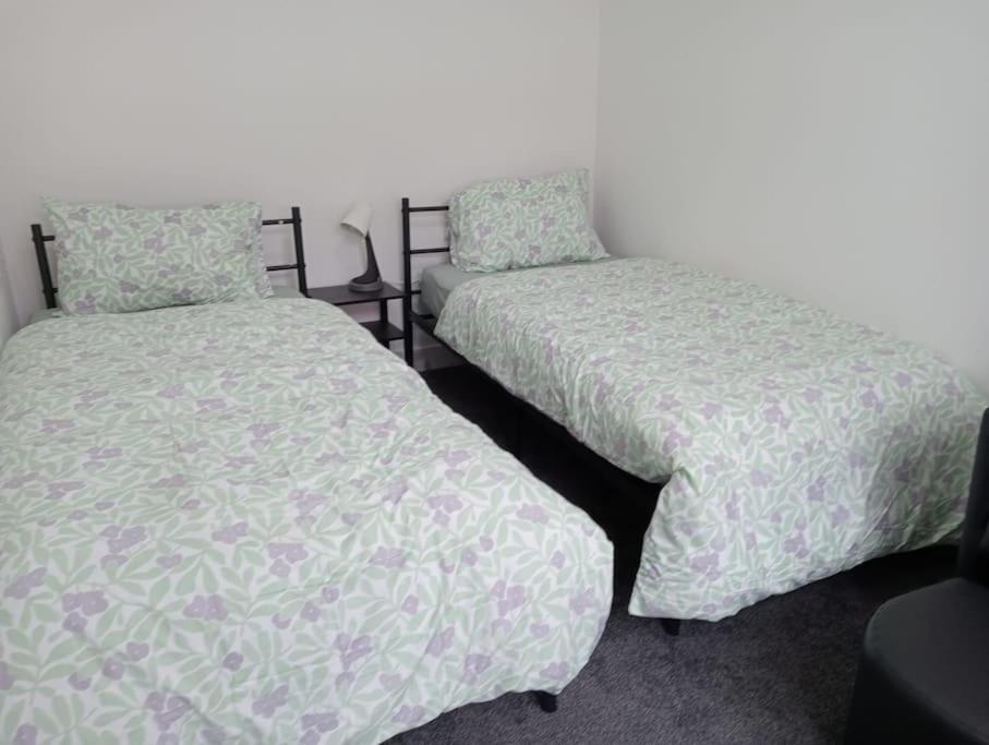 Roovi'S Nest Villa Nottingham Bagian luar foto